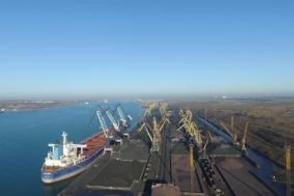 В Украину едет уголь из Африки В Украину едет уголь из Африки