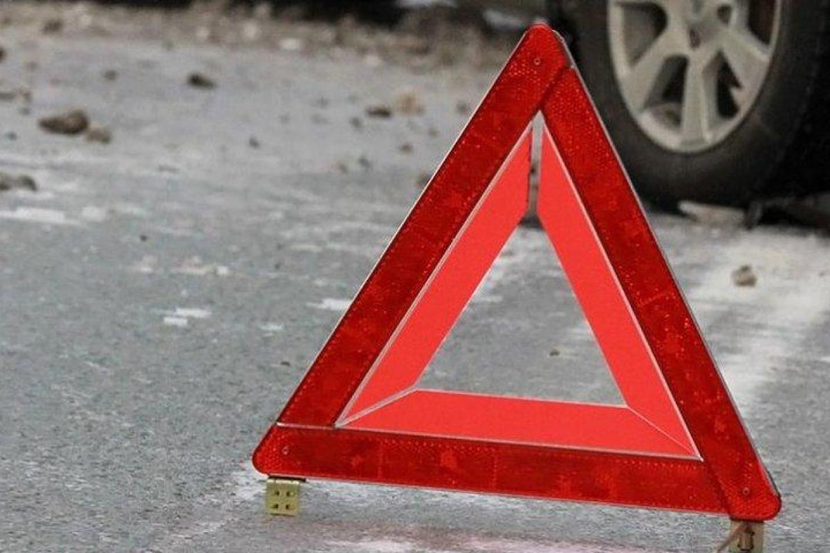 В Киеве произошло масштабное ДТП: один автомобиль перевернулся, появились кадры В Киеве произошло масштабное ДТП: один автомобиль перевернулся, появились кадры