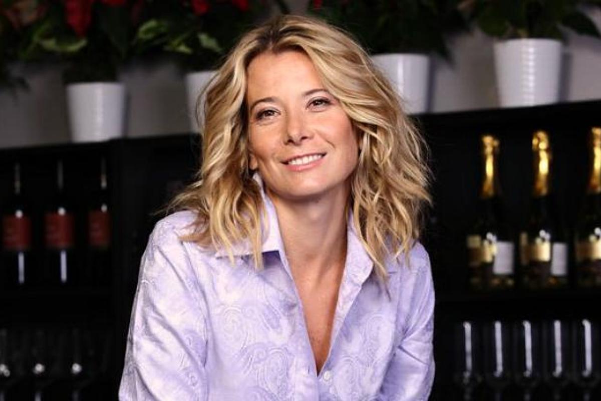 Телеведущая Юлия Высоцкая показала фото с повзрослевшим сыном: поклонники в восторге Телеведущая Юлия Высоцкая показала фото с повзрослевшим сыном: поклонники в восторге