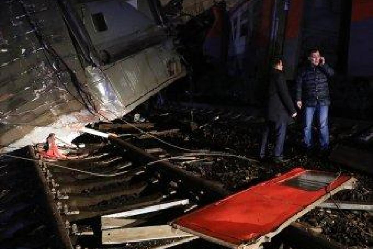 Пассажиры электрички сняли видео железнодорожной аварии в Москве 