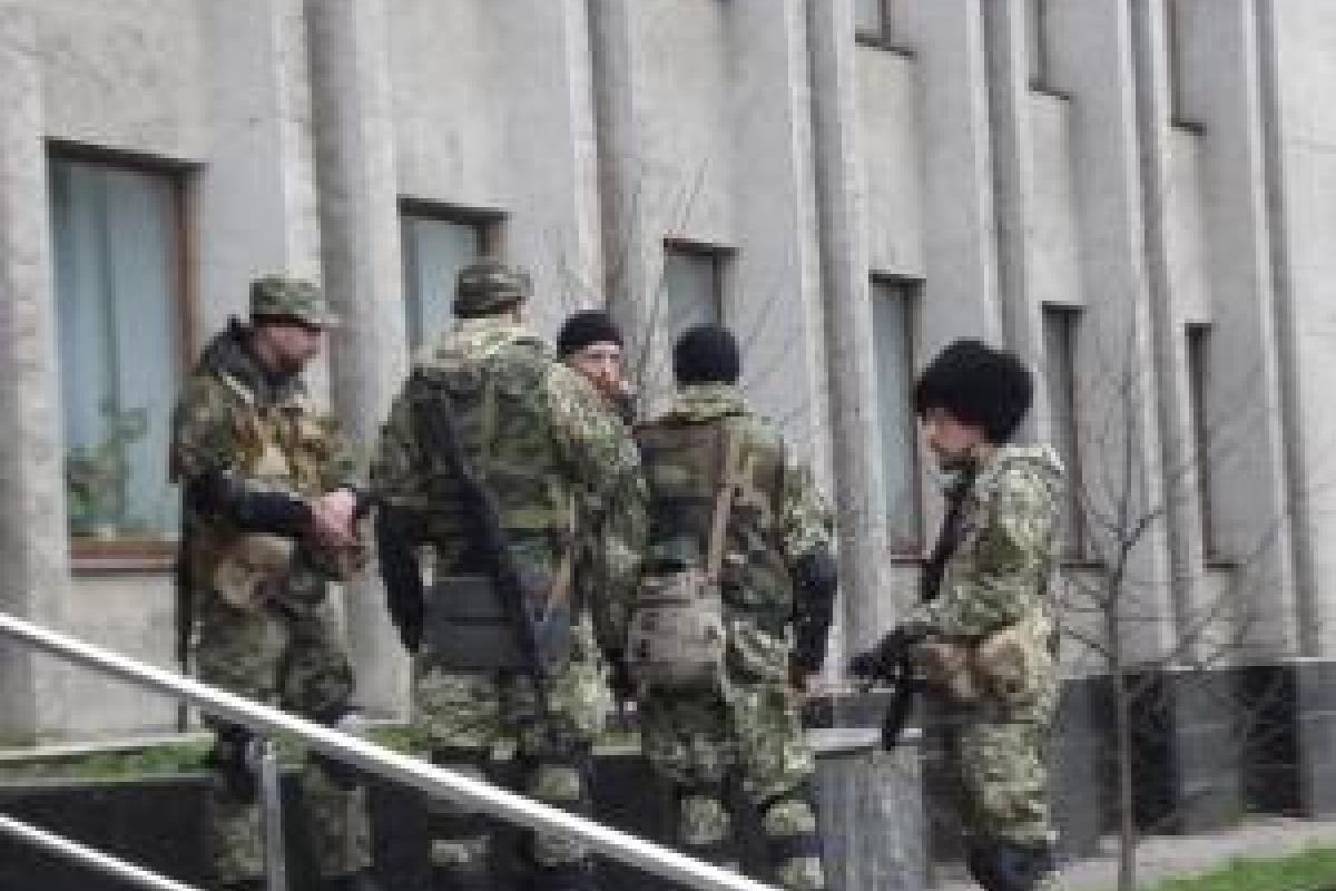 В Донецке боевики перекрыли район "МГБ ДНР", у здания ОГА автоматчики каждые 20 метров - дончане В Донецке боевики перекрыли район "МГБ ДНР", у здания ОГА автоматчики каждые 20 метров - дончане