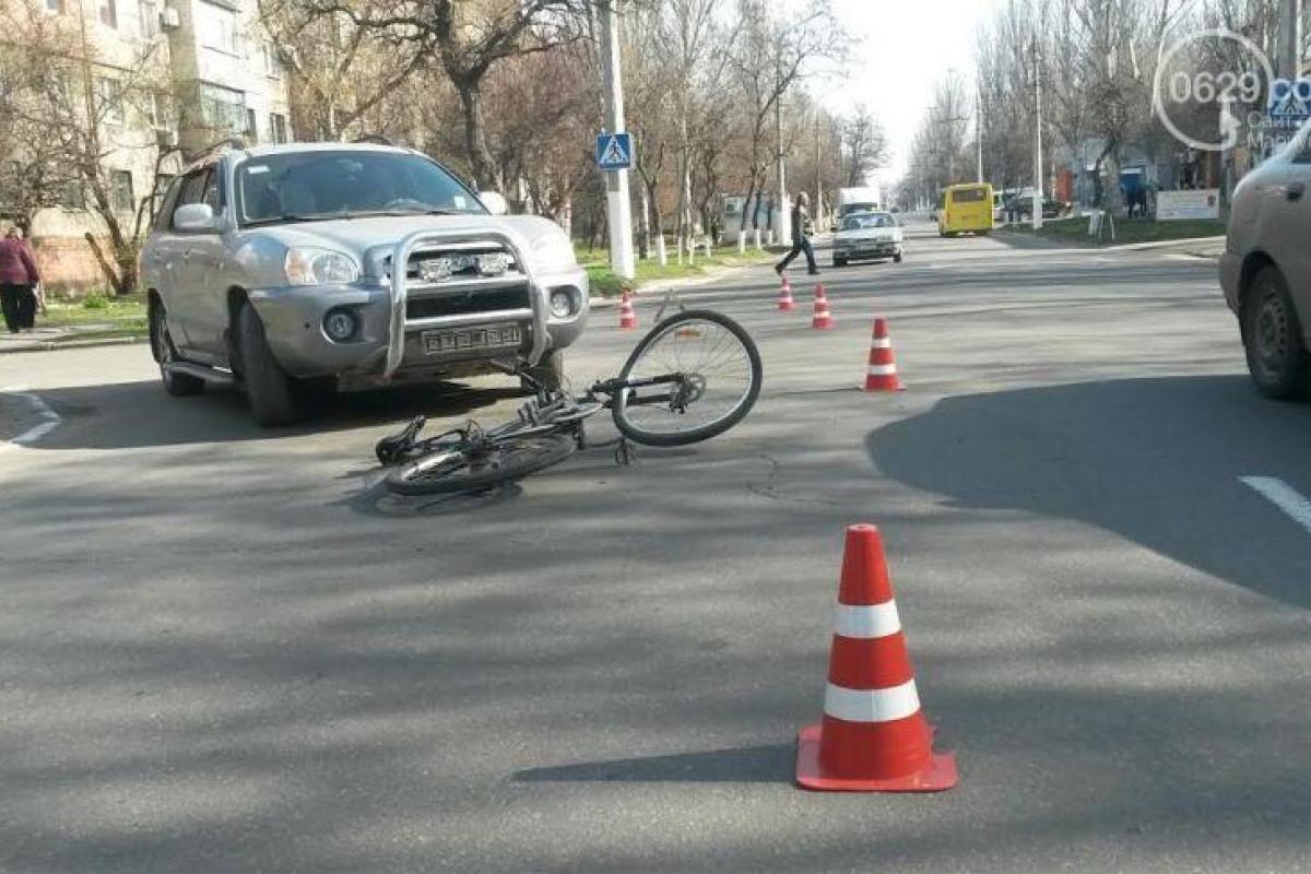 ДТП в Мариуполе: "Хюндай" сбил велосипедиста ДТП в Мариуполе: "Хюндай" сбил велосипедиста