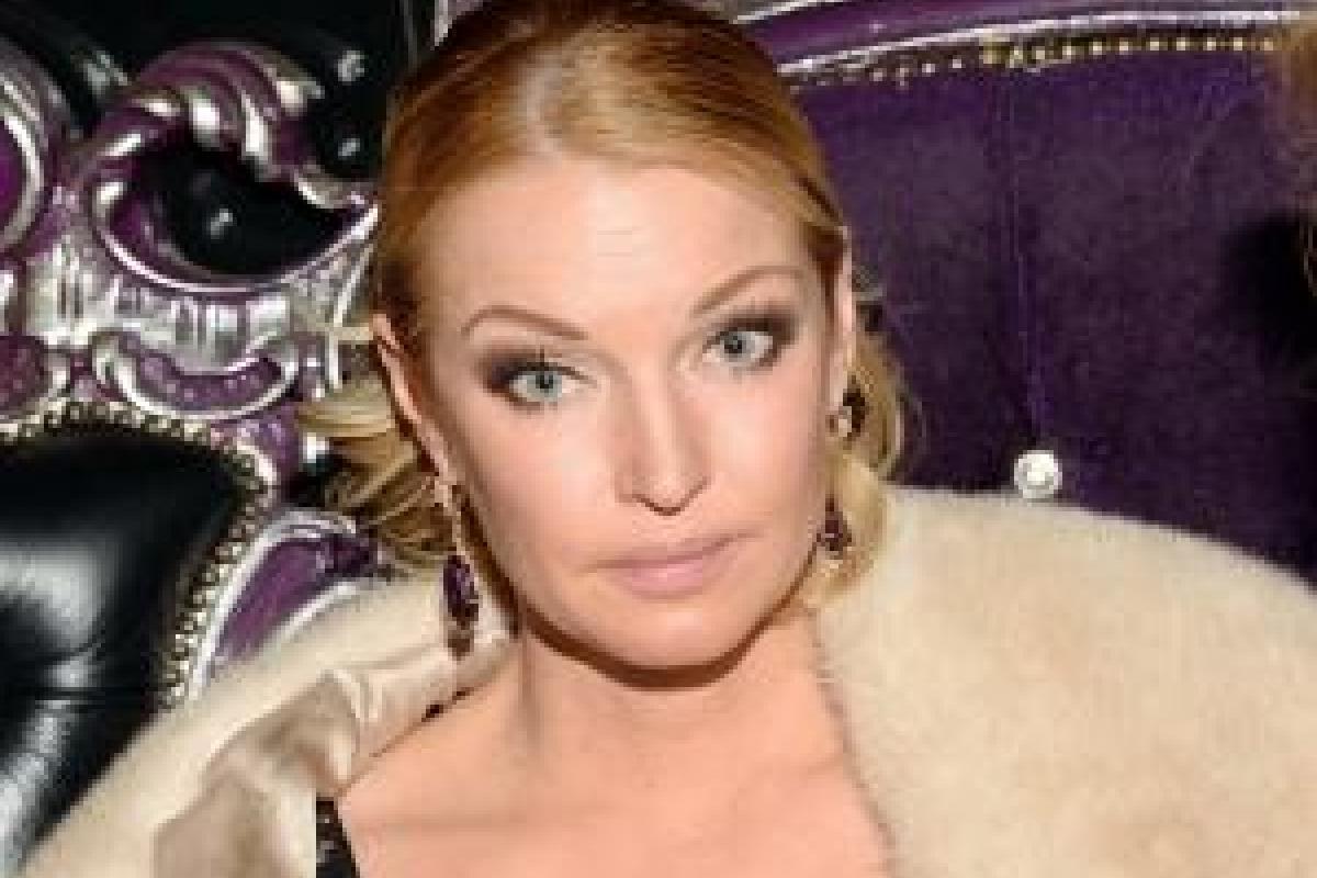 Волочкова поскандалила с Водонаевой из-за лишнего веса Волочкова поскандалила с Водонаевой из-за лишнего веса