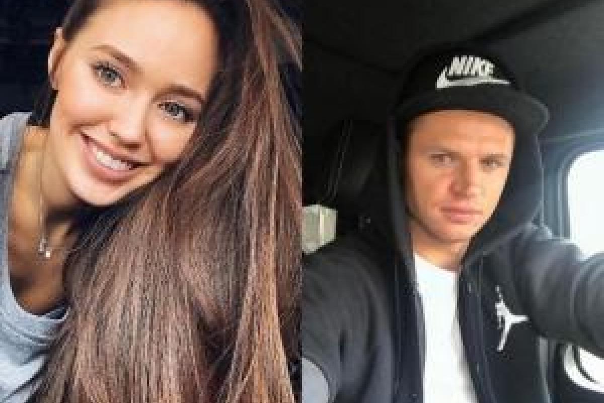 Новую девушку Дмитрия Тарасова заметили с кольцом на безымянном пальце Новую девушку Дмитрия Тарасова заметили с кольцом на безымянном пальце