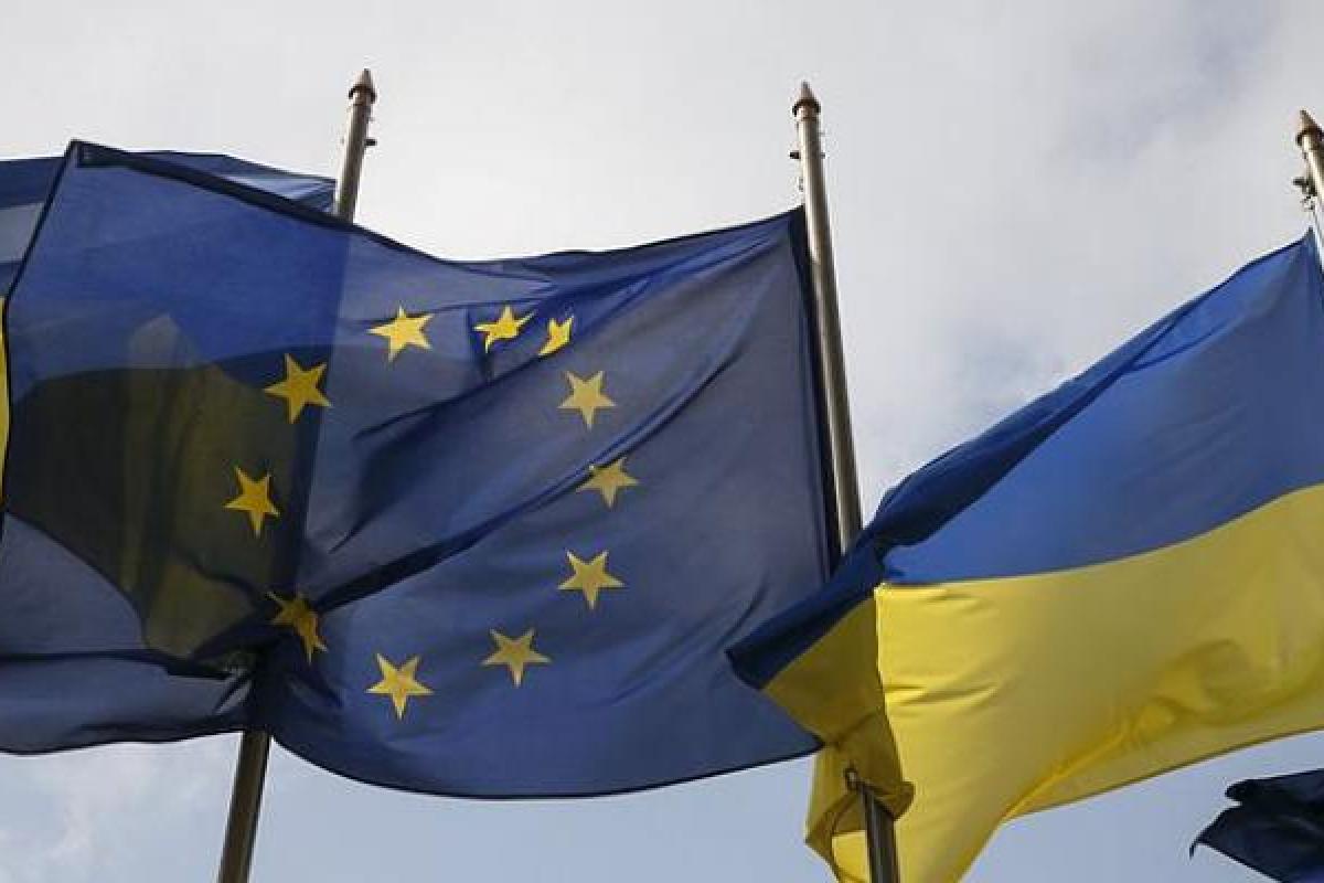 Безвиз с ЕС увеличивает шансы Порошенко удержать ситуацию при досрочных выборах, - мнение