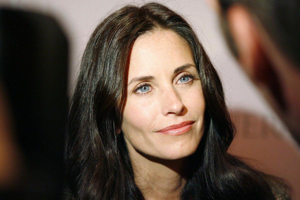 Звезда сериала "Друзья" Кортни Кокс продемонстрировала свою шикарную фигуру Звезда сериала "Друзья" Кортни Кокс продемонстрировала свою шикарную фигуру