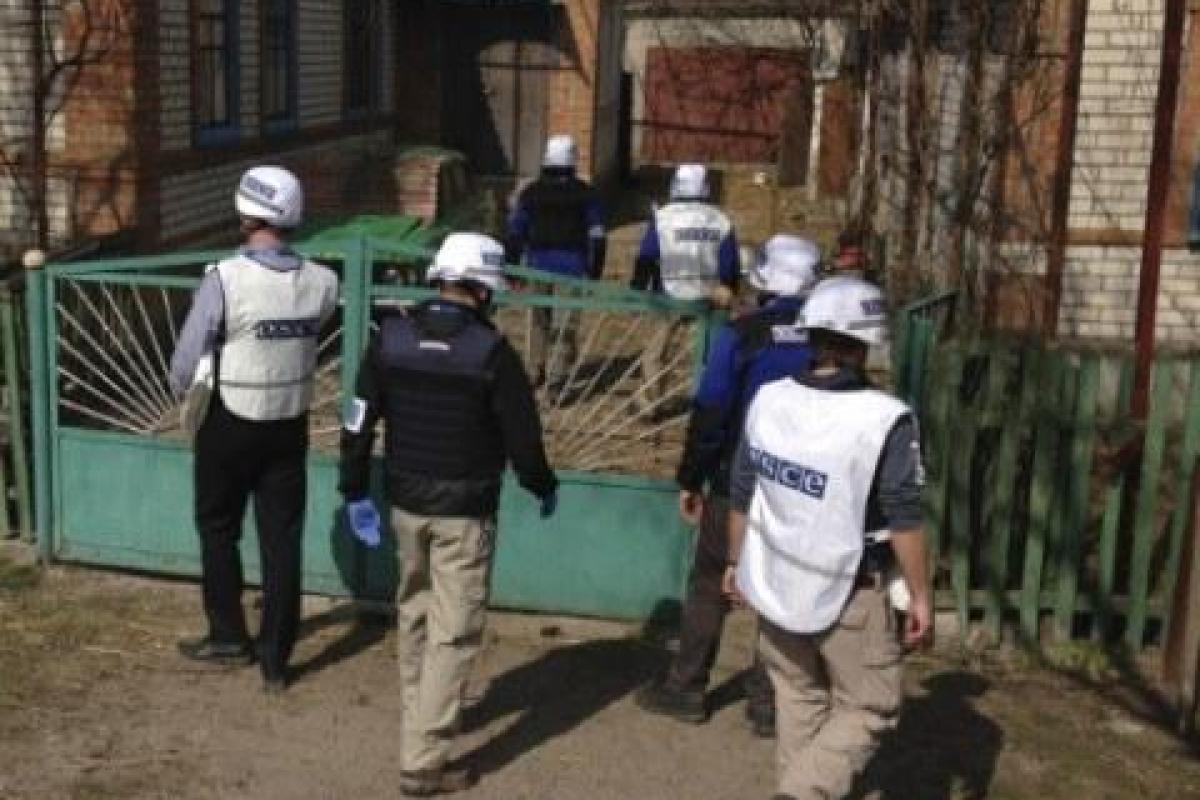 ОБСЕ расследует подрыв автомобиля наблюдатей в Донбассе ОБСЕ расследует подрыв автомобиля наблюдатей в Донбассе