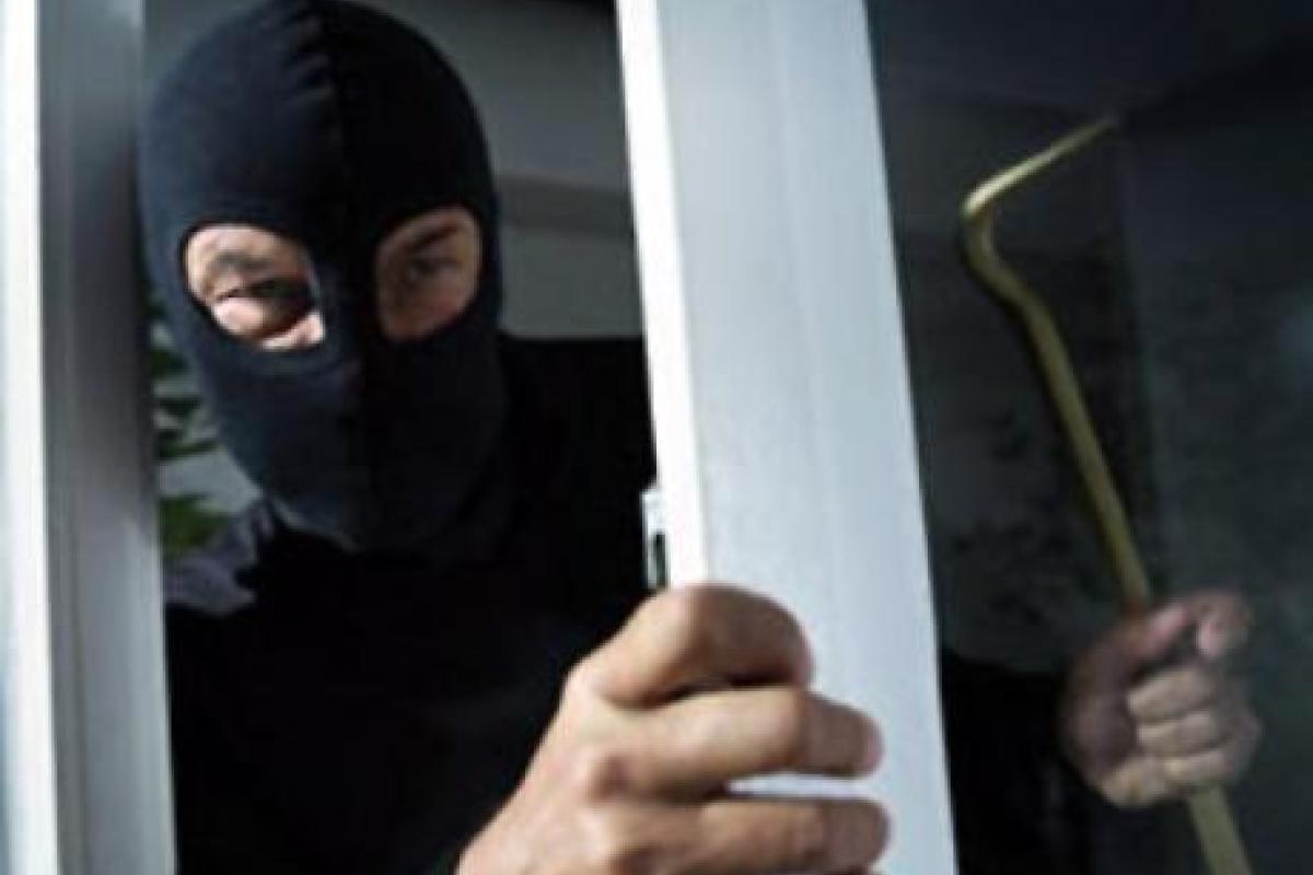 В Закарпатской области неизвестные лица похитили более десяти бутылок водки