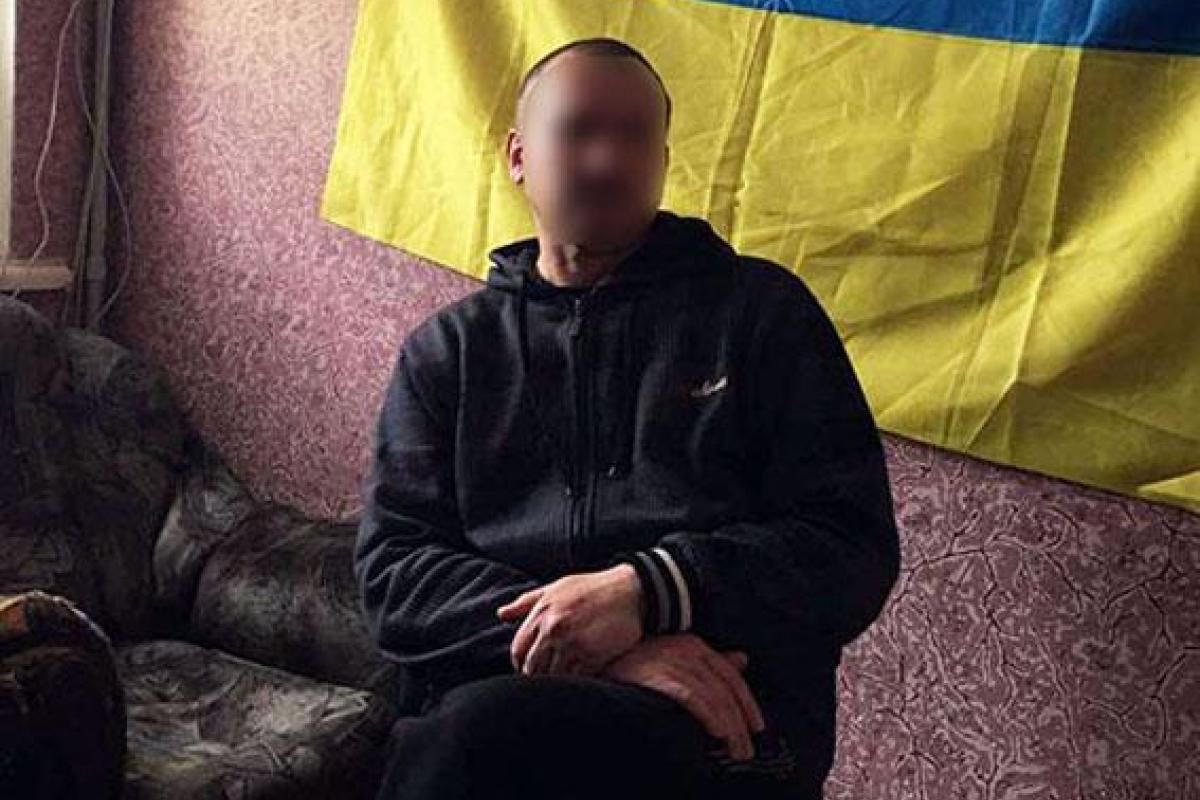 В Марьинке задержан боевик, который ходил в караулы за "200 долларов США" В Марьинке задержан боевик, который ходил в караулы за "200 долларов США"