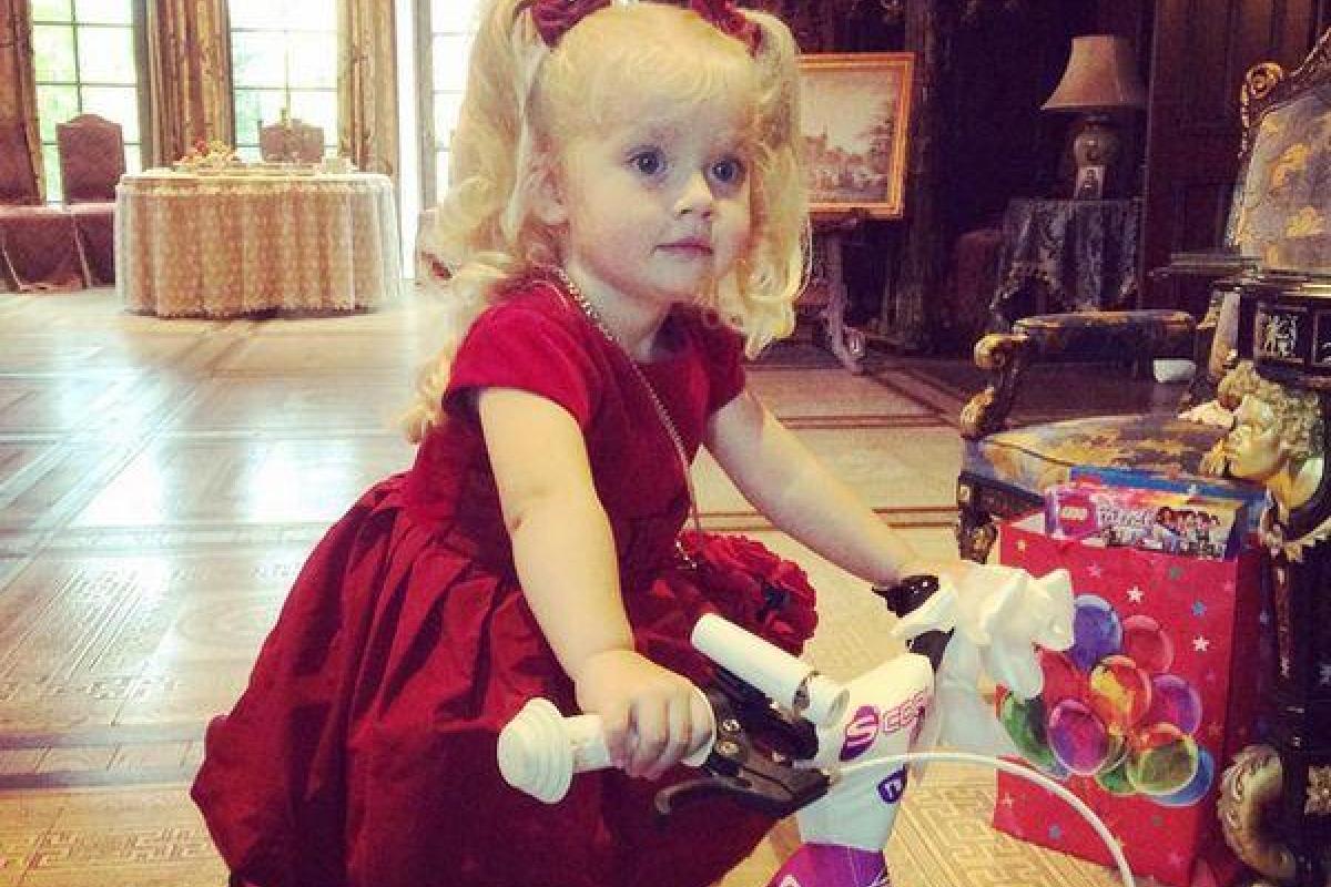 Дочь Аллы Пугачевой Лиза станет такой же популярной, как ее звездная мама Дочь Аллы Пугачевой Лиза станет такой же популярной, как ее звездная мама