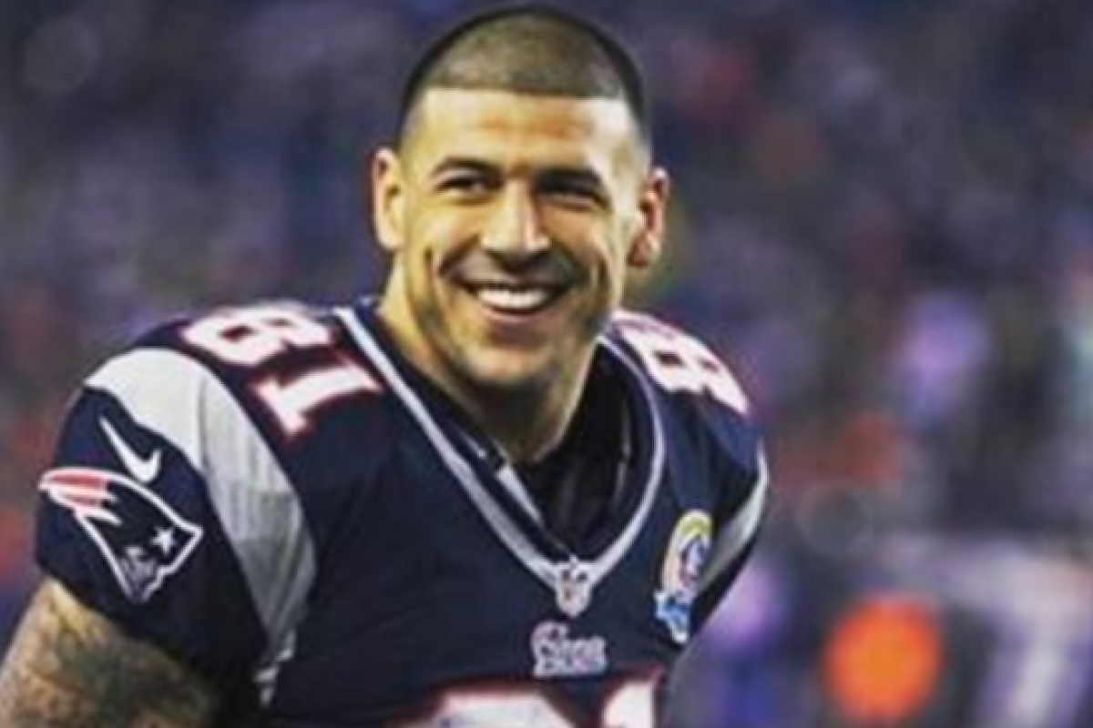 Экс-звезда американского футбола найден мертвым после свидания в тюремной камере Экс-звезда американского футбола найден мертвым после свидания в тюремной камере