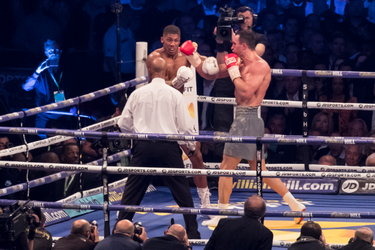 Виталий Кличко о поединке брата: Это был бой гладиаторов. Встретились два лучших бойца в мире