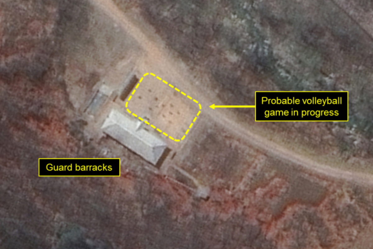 Спутник засек северокорейцев, играющих в волейбол на ядерном полигоне