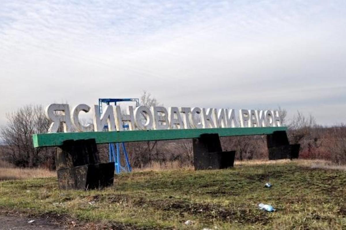 В Ясиноватском районе прогремел мощный взрыв: на мине подорвался трактор, водитель серьезно пострадал