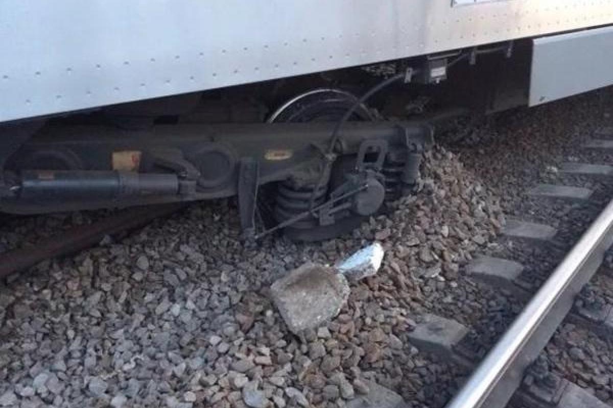 Трагедия в Греции: Пассажирский поезд сошел с рельс