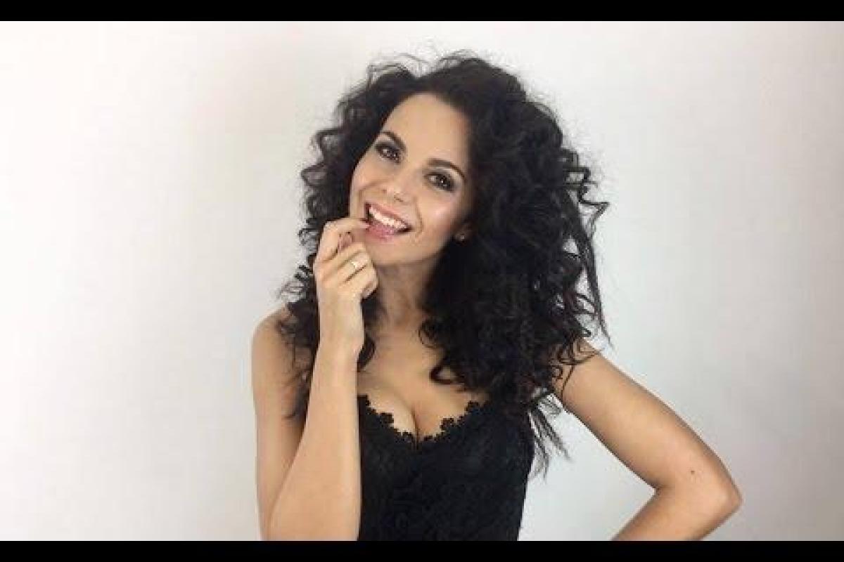 Настя Каменских в свой день рождения стала королевой красоты Настя Каменских в свой день рождения стала королевой красоты