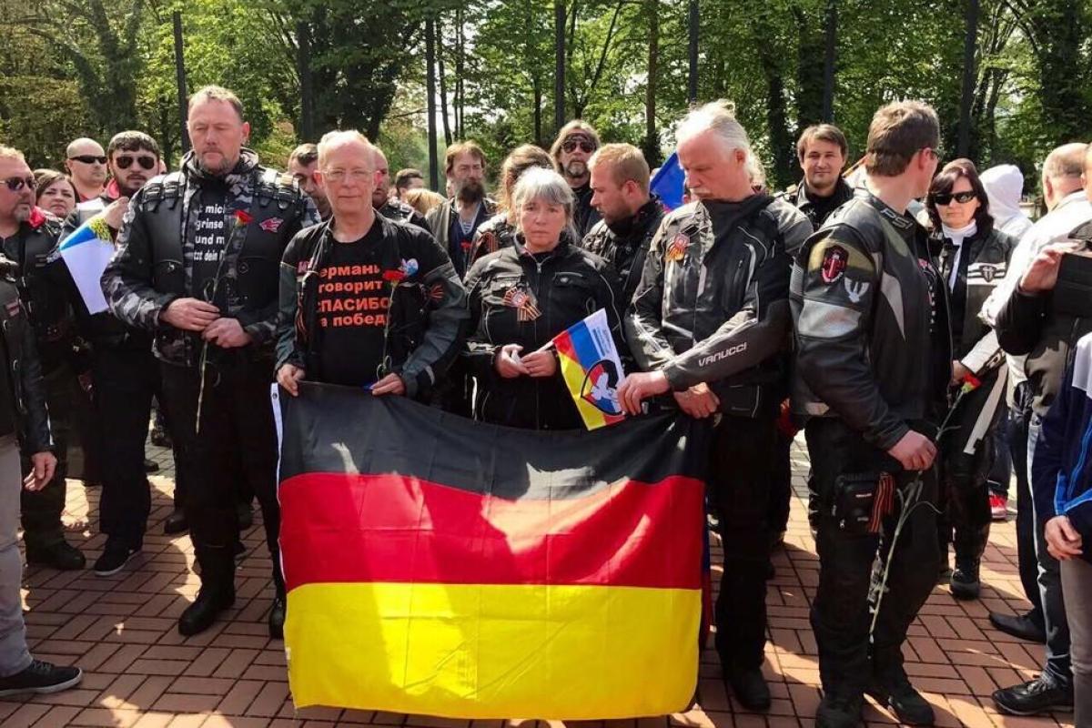 Участников мотоклуба РФ "Ночных волков" не пустили на центральную площадь Праги Участников мотоклуба РФ "Ночных волков" не пустили на центральную площадь Праги