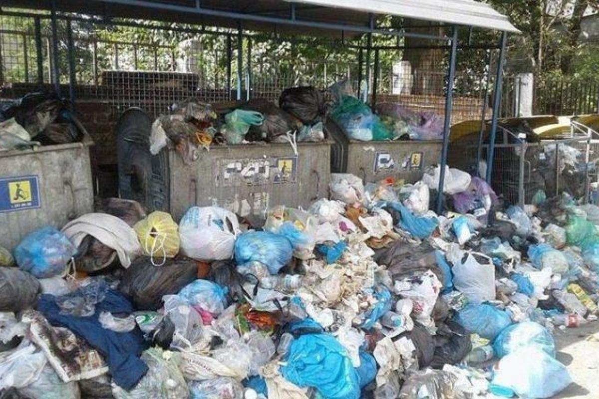 Местные жители Львова заблокировали проезжую часть Местные жители Львова заблокировали проезжую часть