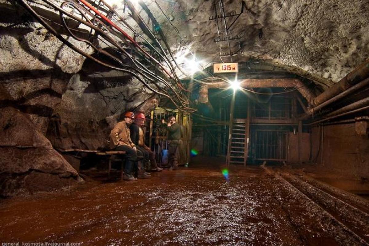 Волынец: На шахте "Сухая Балка" уже более 300 горняков находятся под землей Волынец: На шахте "Сухая Балка" уже более 300 горняков находятся под землей