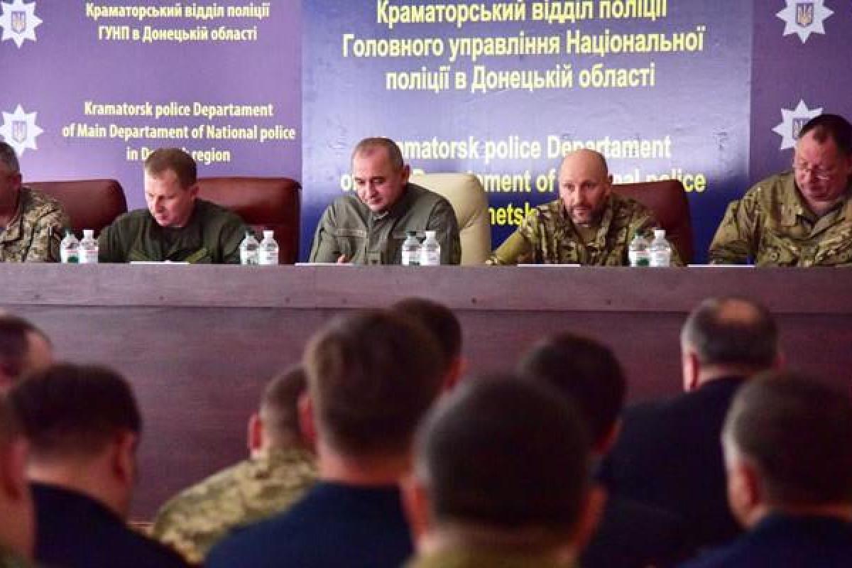 Анатолий Матиос представил нового военного прокурора сил АТО - Олега Сенюка