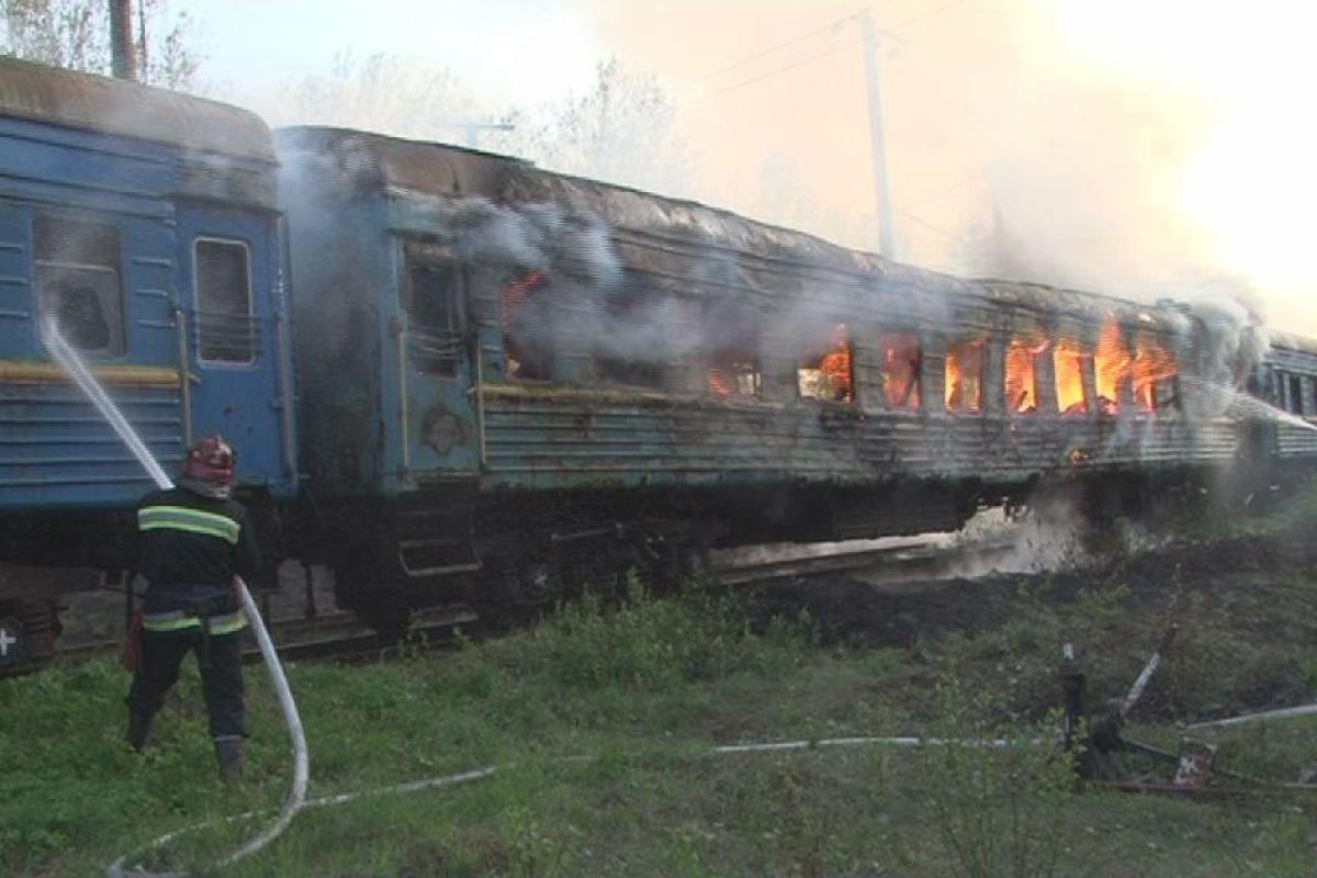 Во Львове сгорел пассажирский вагон: появились шокирующие кадры Во Львове сгорел пассажирский вагон: появились шокирующие кадры