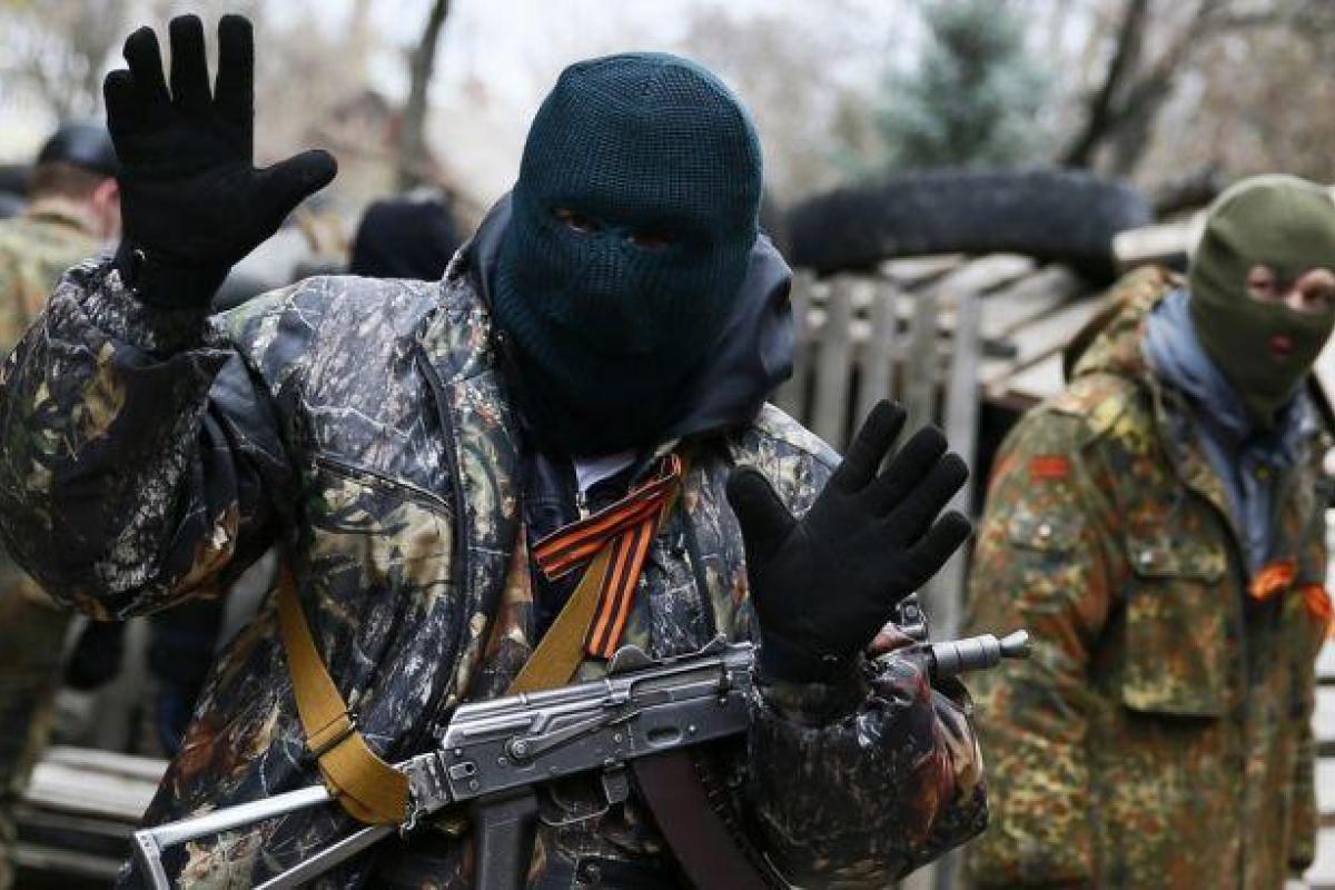 На Луганщине трое мирных жителей подорвались на вражеской растяжке На Луганщине трое мирных жителей подорвались на вражеской растяжке