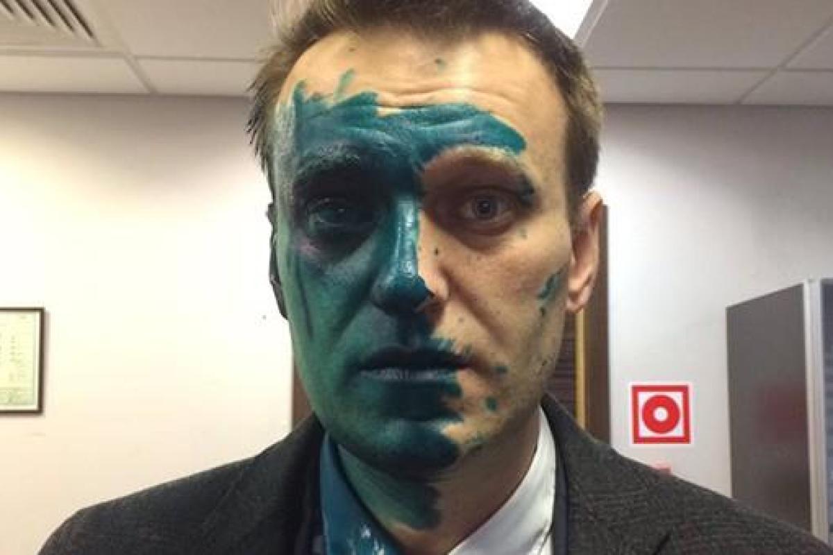 Навальному выдали загранпаспорт, но запретили выезжать за пределы России