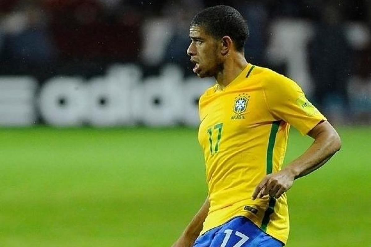 Полузащитника донецкого "Шахтера" вызвали в сборную Бразилии Полузащитника донецкого "Шахтера" вызвали в сборную Бразилии