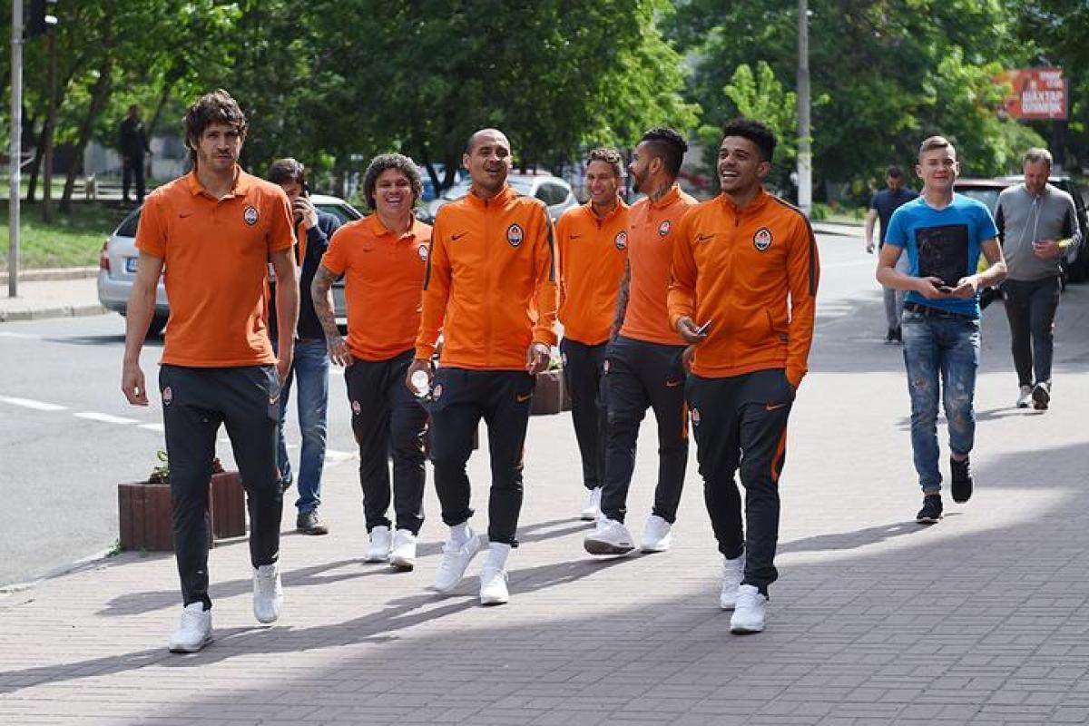 В день матча с «Олимпиком» донецкий «Шахтер» традиционно совершил небольшую прогулку по столице