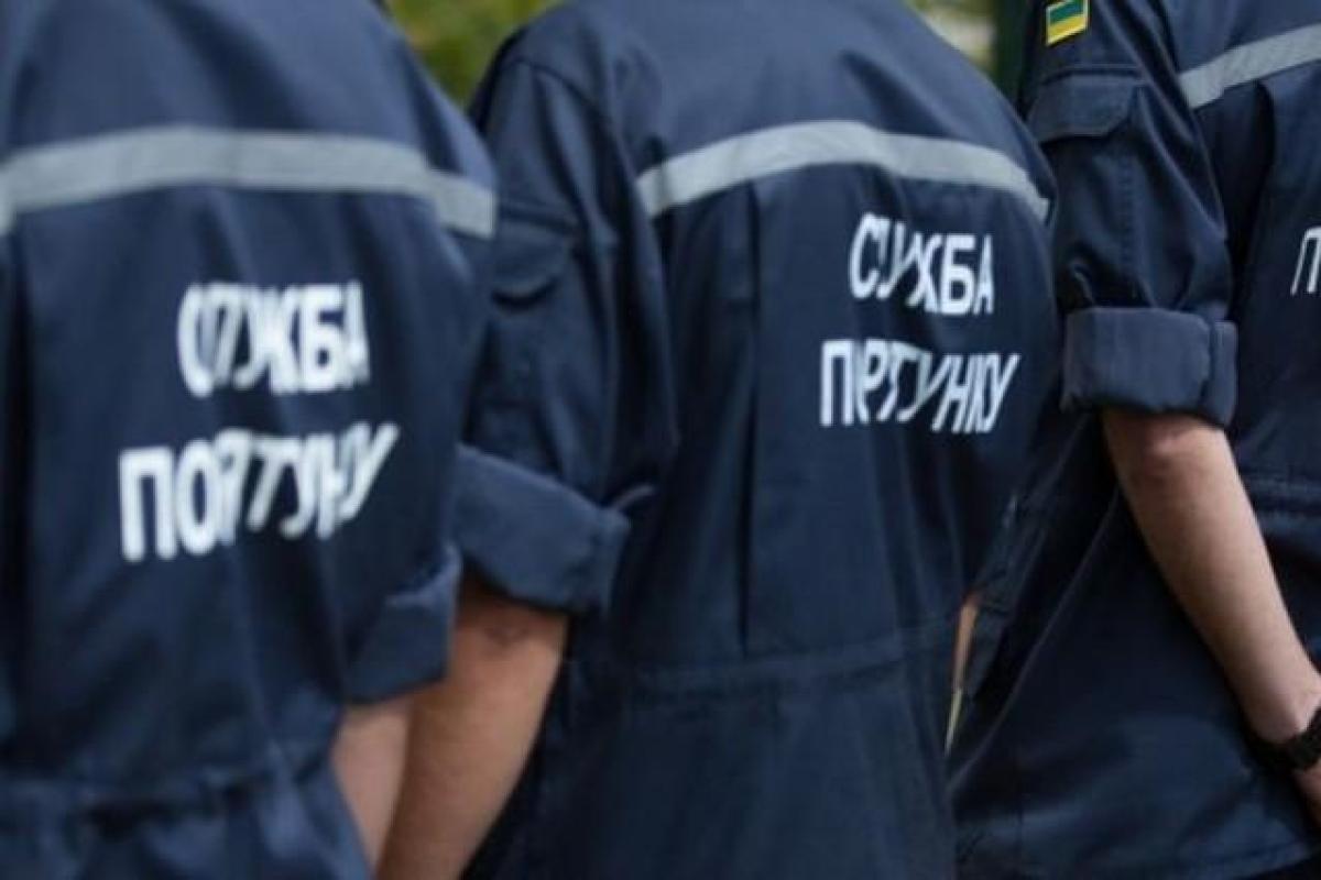 В Запорожской области спасатели вытащили туристический автобус, в котором находилось больше 20 детей В Запорожской области спасатели вытащили туристический автобус, в котором находилось больше 20 детей