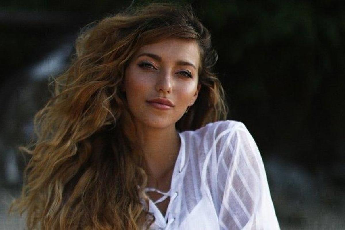 Телеведущая Регина Тодоренко удивила поклонников, почистив зубы прямо на рынке Телеведущая Регина Тодоренко удивила поклонников, почистив зубы прямо на рынке