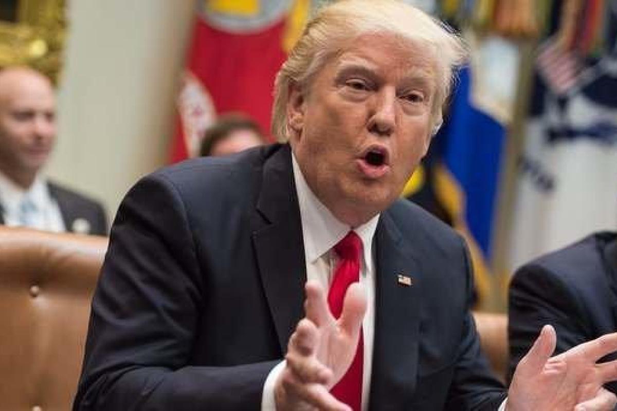 Пономарь: Налоговые декларации Трампа за 10 лет показывают, что он получил деньги из РФ как минимум дважды