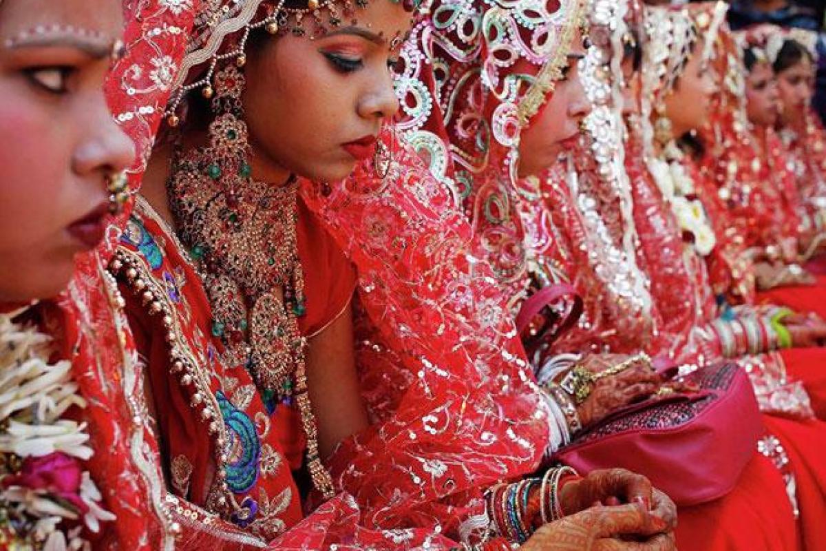 Во время индийской свадьбы обрушилось здание: погибли 25 человек