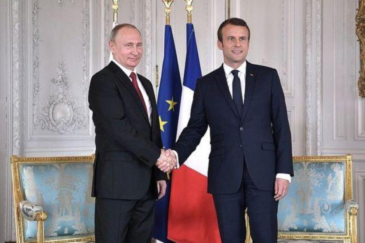 Сотник о встрече Путина и Макрона: "Великий и непревзойденный" стоял как престарелый двоечник и утирался