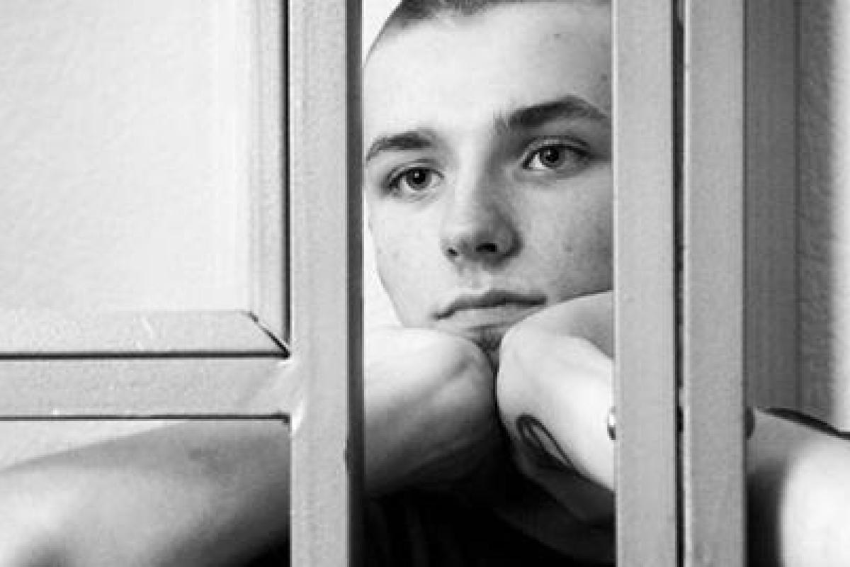 Зачем Россия заживо похоронила 19-летнего политзаключенного Артура Панова Зачем Россия заживо похоронила 19-летнего политзаключенного Артура Панова