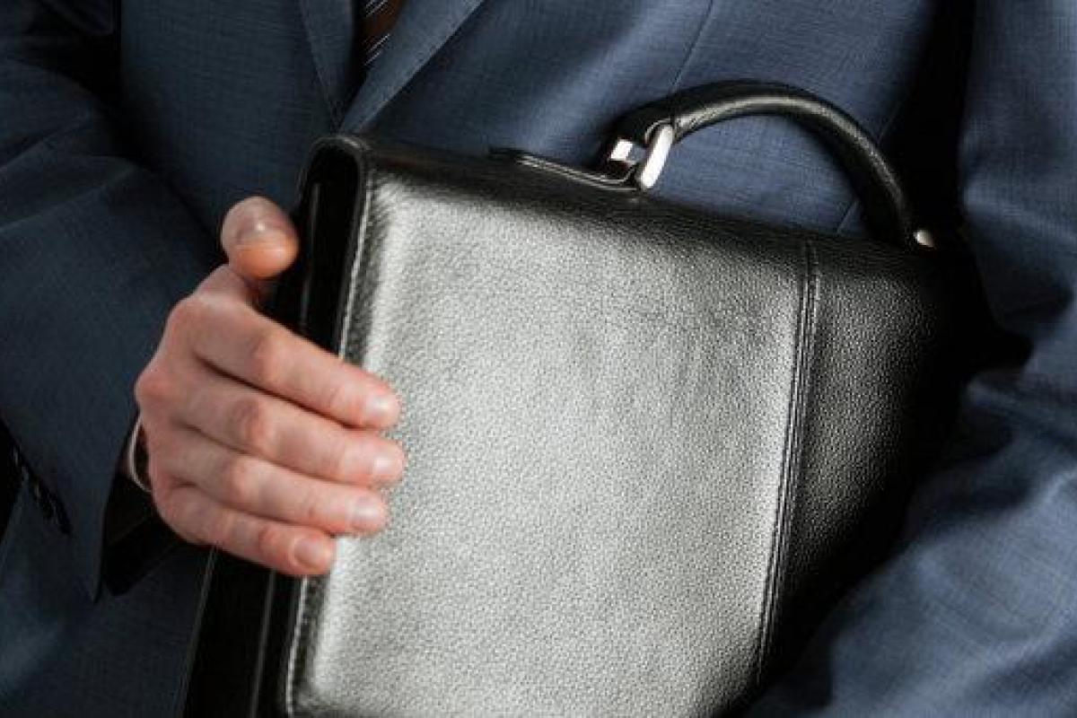 В Украине планируется уволить высокопоставленных чиновников: эксперт рассказал, под кем «шатается кресло»