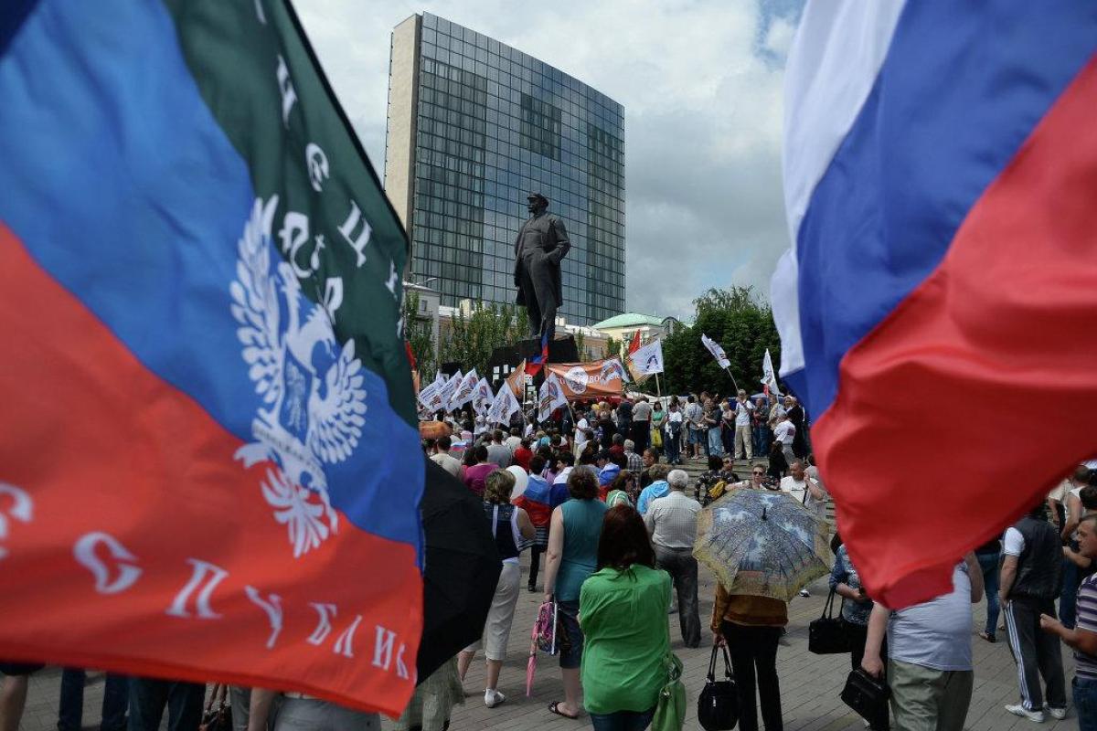 В "ДНР" поступил приказ "свыше": на каждом предприятии должен быть уголок "славы" "республики"