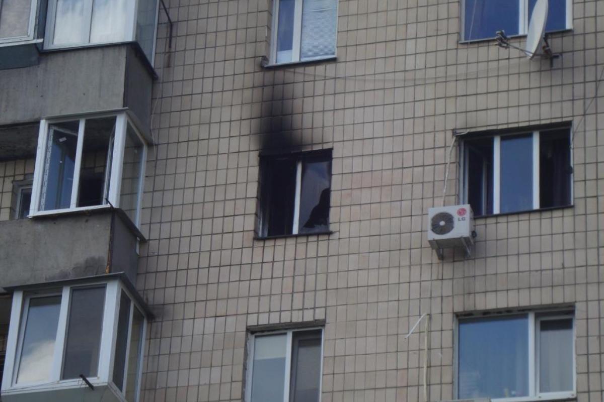 В Киеве в результате пожара чуть не погиб человек