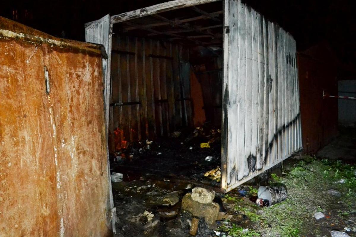 В Одессе пожар в гараже унес жизни двоих человек В Одессе пожар в гараже унес жизни двоих человек