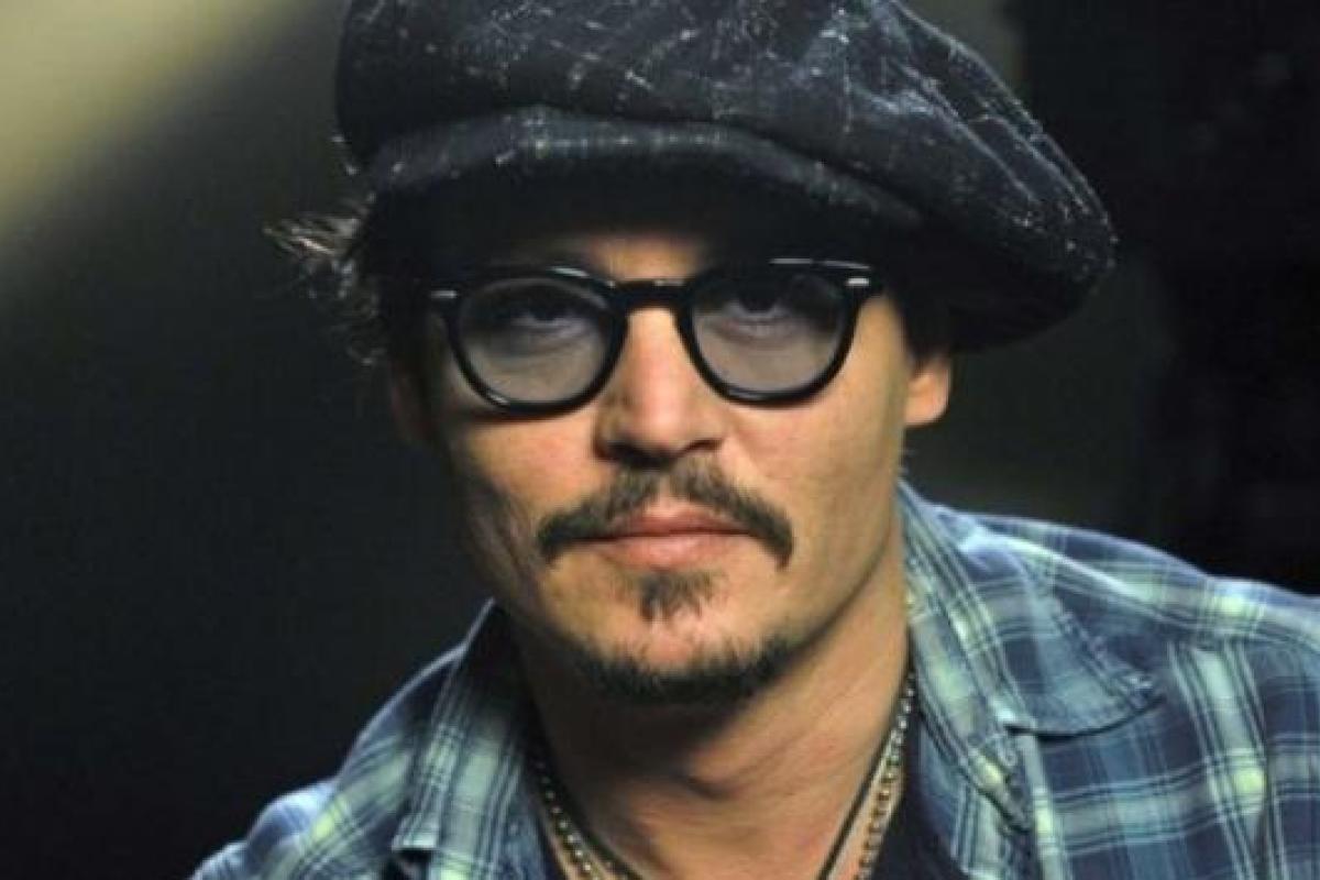 Джонни Деппа обвиняют в шопоголизме и нежелании запоминать сценарии Джонни Деппа обвиняют в шопоголизме и нежелании запоминать сценарии