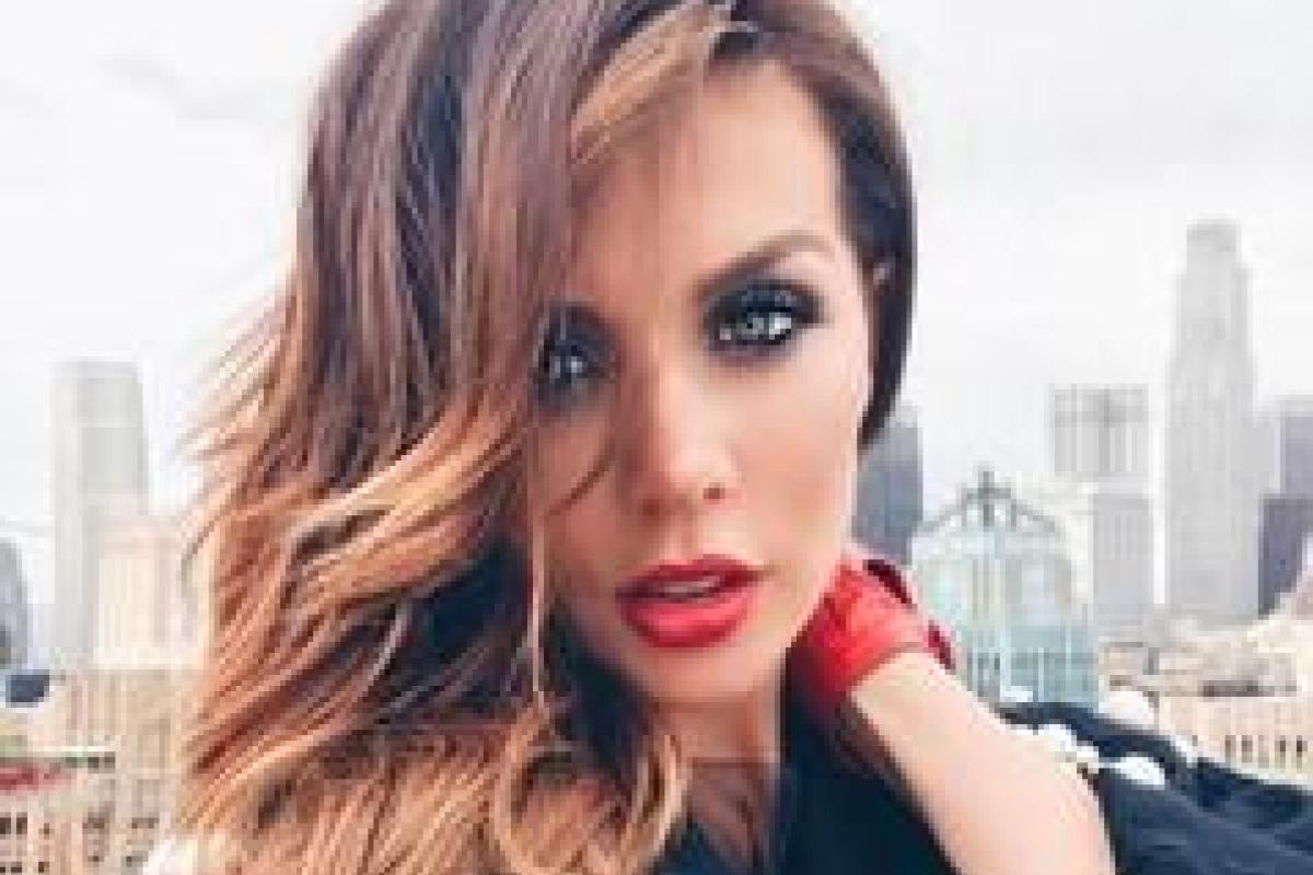 Седокова: Быть мамой сына, скажу я вам, - совершенно новое чувство для мамы двоих дочерей Седокова: Быть мамой сына, скажу я вам, - совершенно новое чувство для мамы двоих дочерей