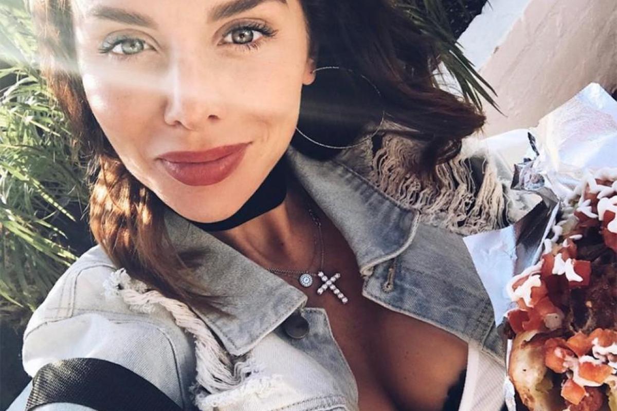 Поклонники в восторге от фигуры Анны Седоковой - матери троих детей Поклонники в восторге от фигуры Анны Седоковой - матери троих детей