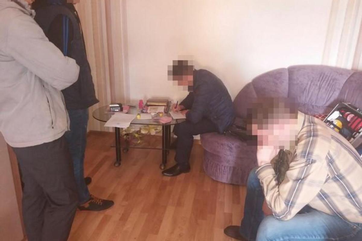 В Чернигове сотрудники СБУ задержали на взятке старшего инспектора таможни