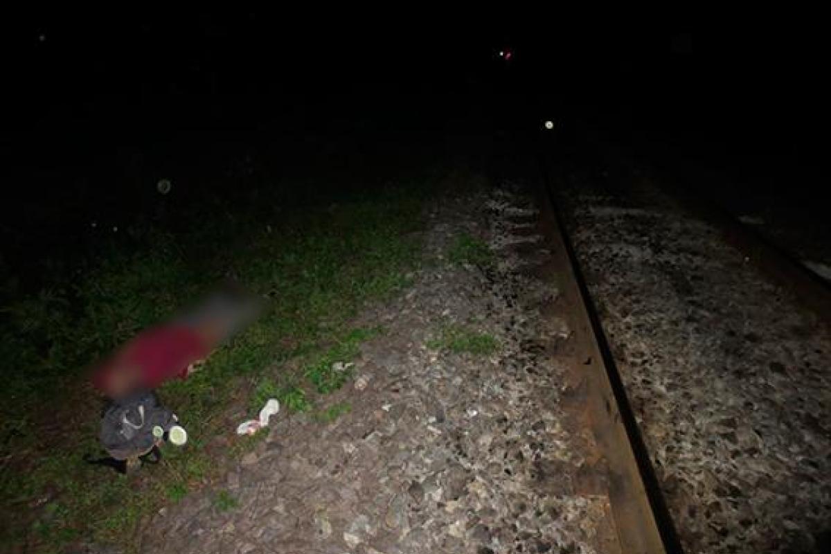 На Буковине возле железнодорожного пути нашли труп мужчины На Буковине возле железнодорожного пути нашли труп мужчины