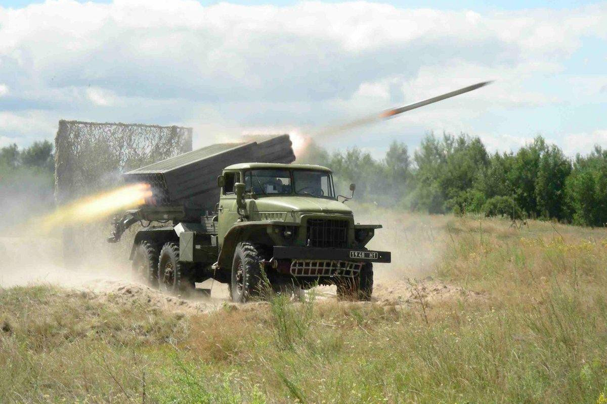 Ночью на Луганщине боевики стреляли из "Града" Ночью на Луганщине боевики стреляли из "Града"