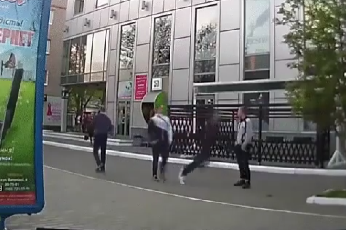 В Киеве появились "мстители", которые бьют пьяных на улице В Киеве появились "мстители", которые бьют пьяных на улице