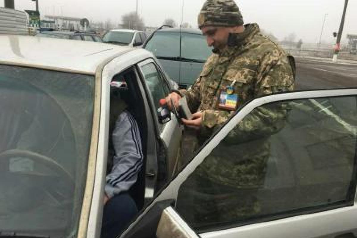Ситуация на КПВВ в Донбассе: линию разграничения пересекли 30,9 тыс человек и 4,8 тыс автомобилей Ситуация на КПВВ в Донбассе: линию разграничения пересекли 30,9 тыс человек и 4,8 тыс автомобилей