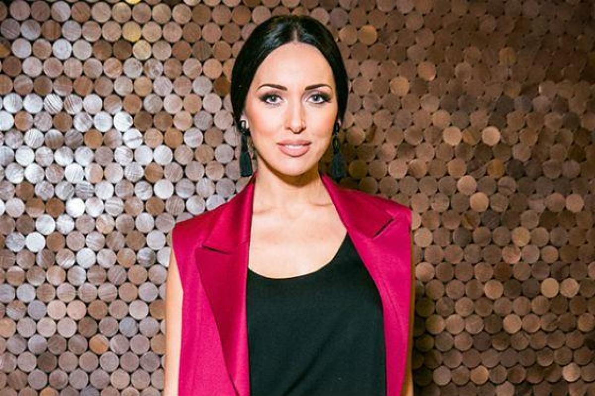 Певица Алсу показала лицо без косметики: поклонники шокированы Певица Алсу показала лицо без косметики: поклонники шокированы