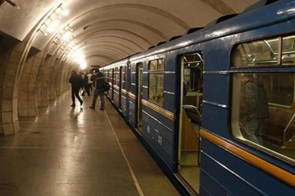 В метро Киева человек погиб под поездом В метро Киева человек погиб под поездом