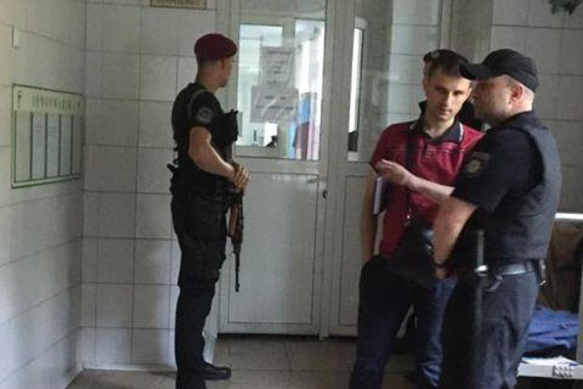 Патриота-добровольца Адама Осмаева, раненого в Киеве, прооперировали: его жена дает показания Патриота-добровольца Адама Осмаева, раненого в Киеве, прооперировали: его жена дает показания